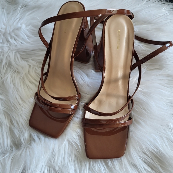 Pretty Little Things Dark Brown Strappy Block Heel Ladies Sandal Shoes Size 9 - Picture 3 of 10